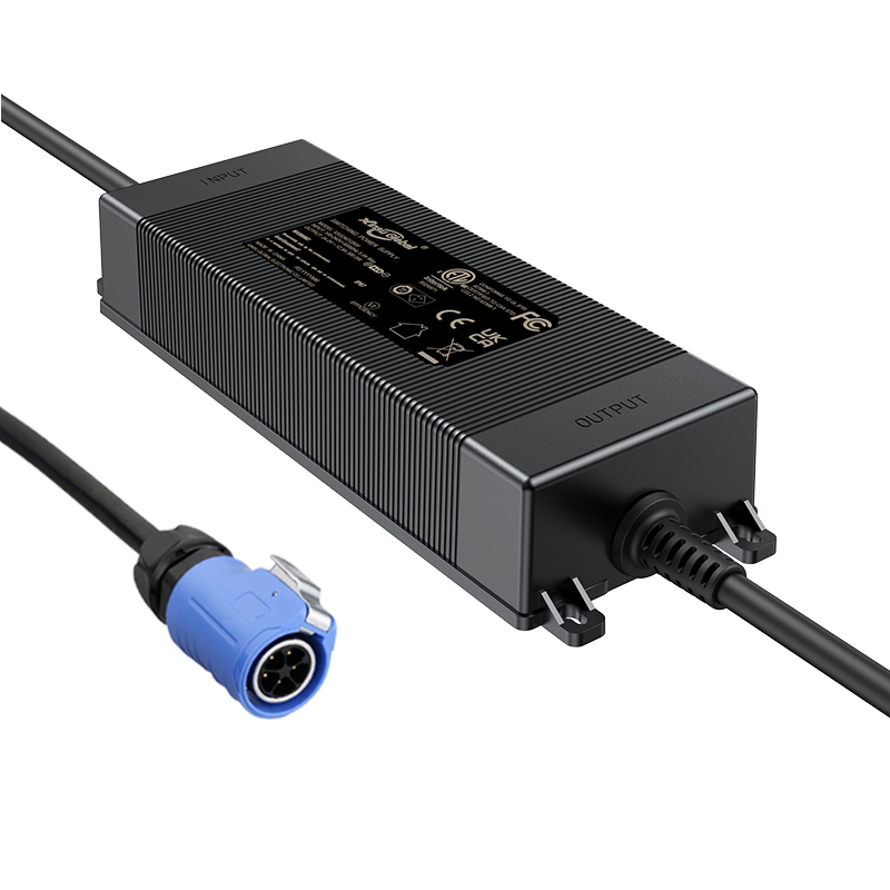 29.4V10A鋰電池充電器 IP67防水級(jí) 電動(dòng)割草機(jī)充電器